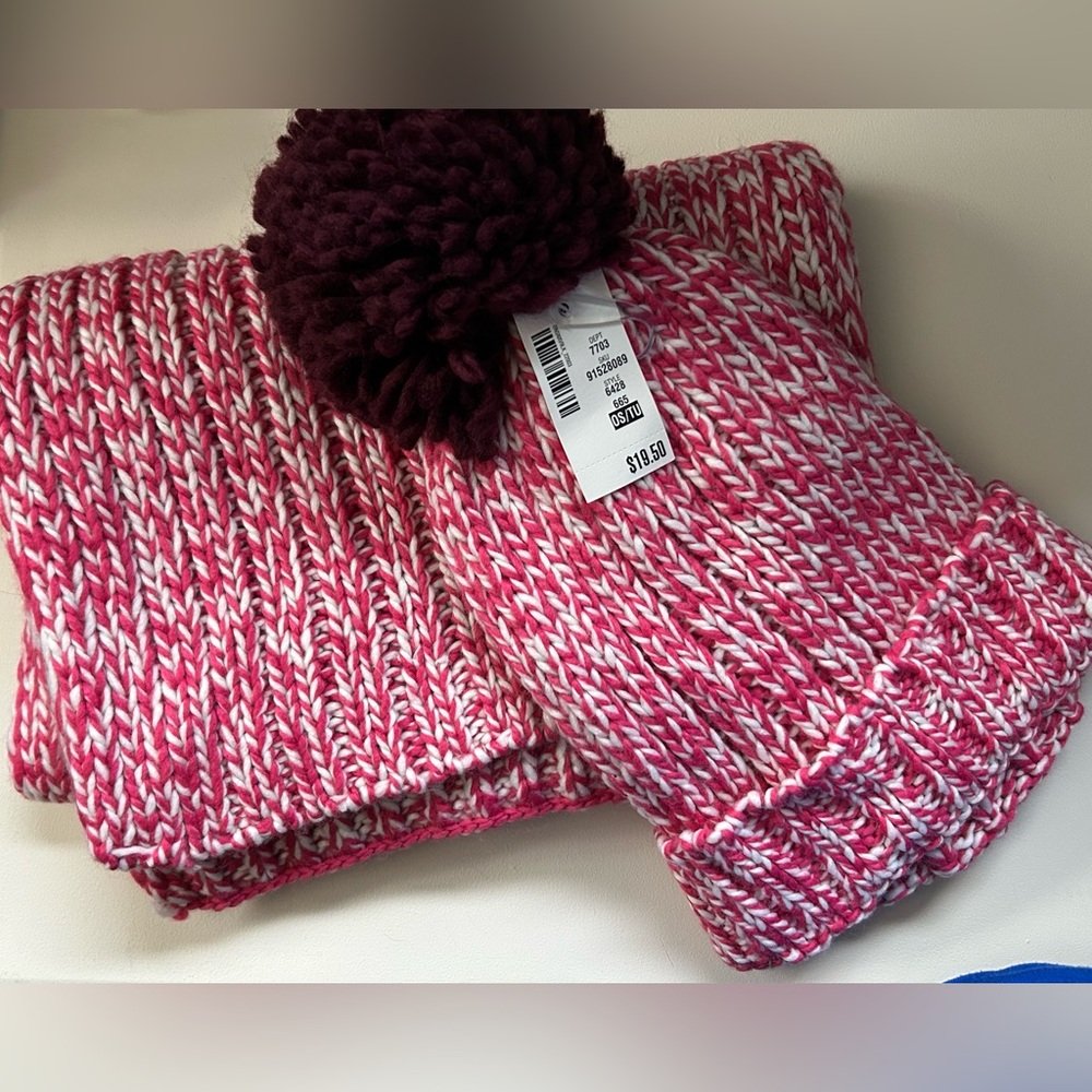 Aeropostale Women’s Pink & White Knit Pom Beanie &  Scarf Set NWT
